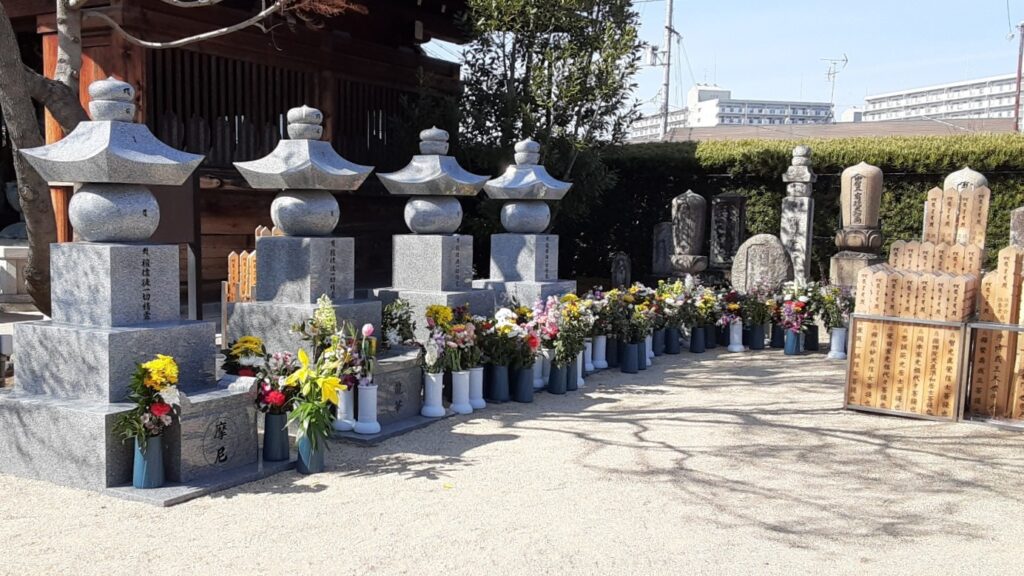 歴代の納骨供養塔