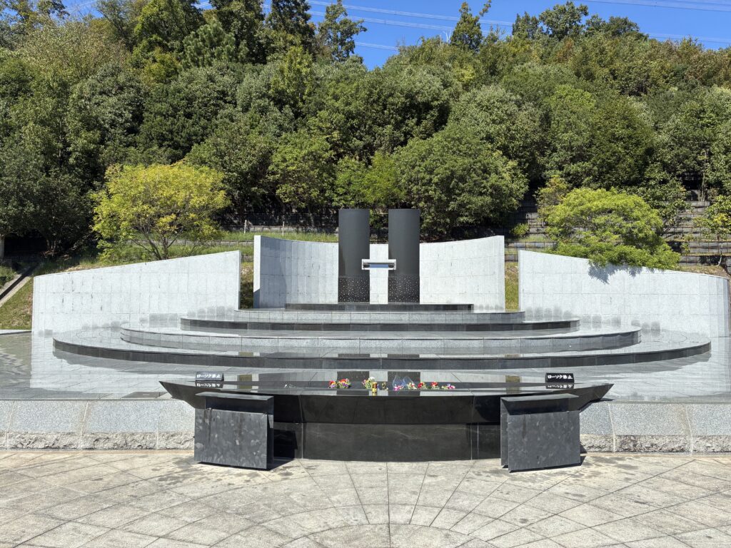 虹の丘のモニュメント