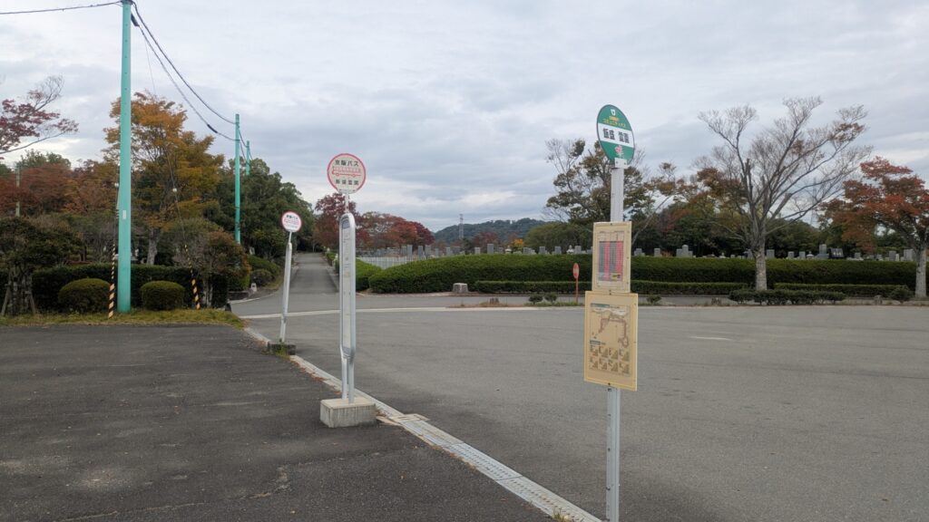 別アングルのバス停の様子